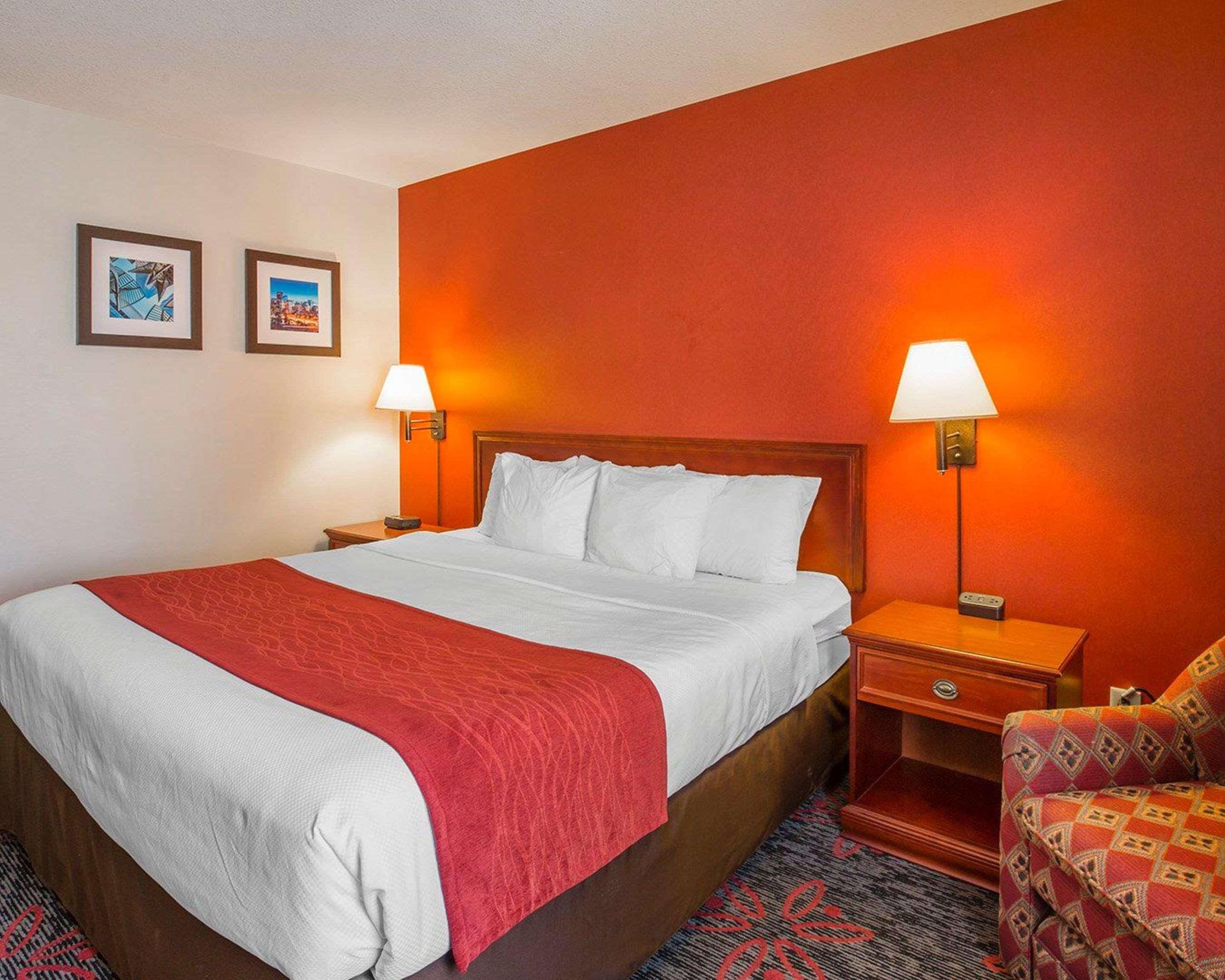 Comfort Inn & Suites University Calgary Exterior photo