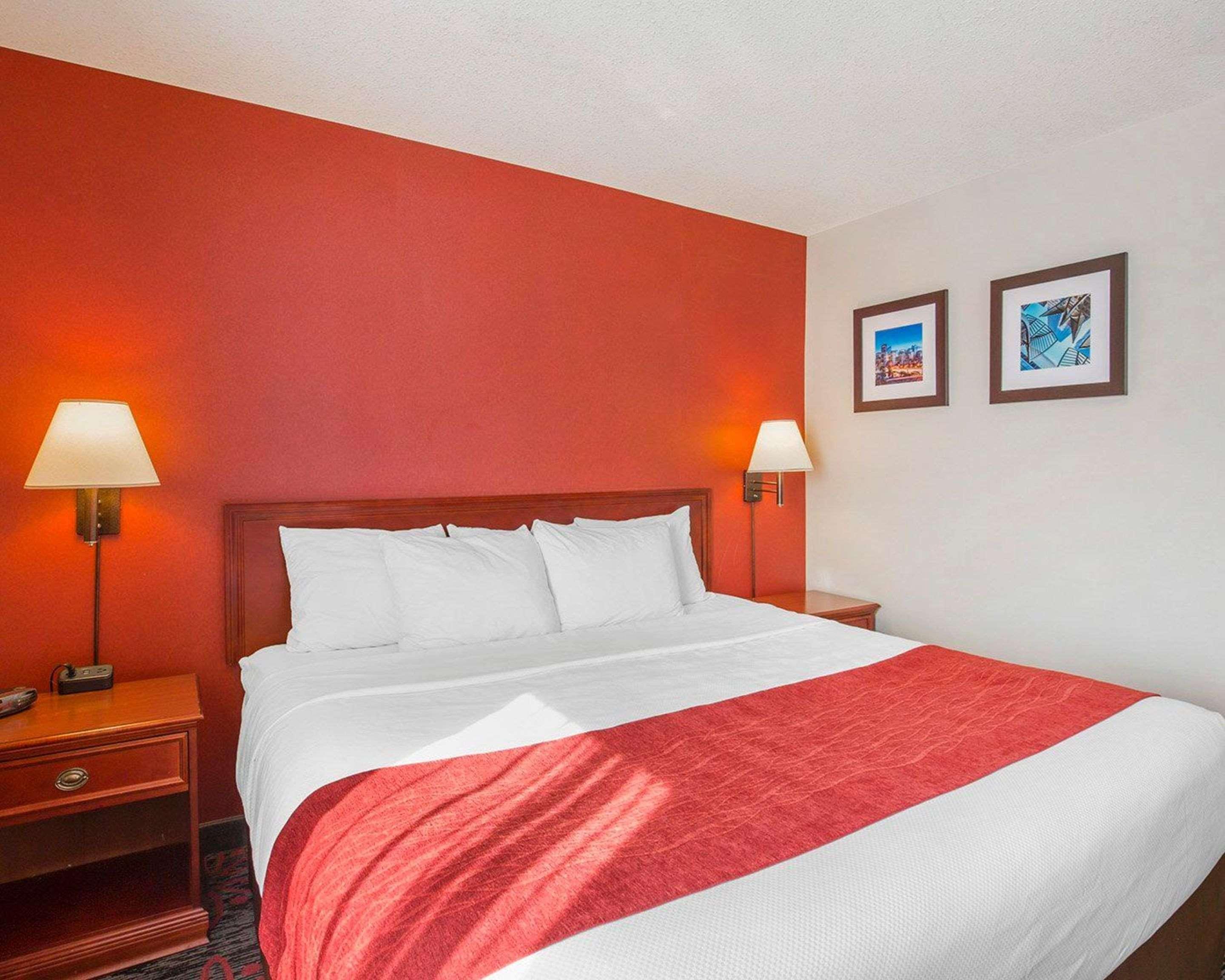 Comfort Inn & Suites University Calgary Exterior photo
