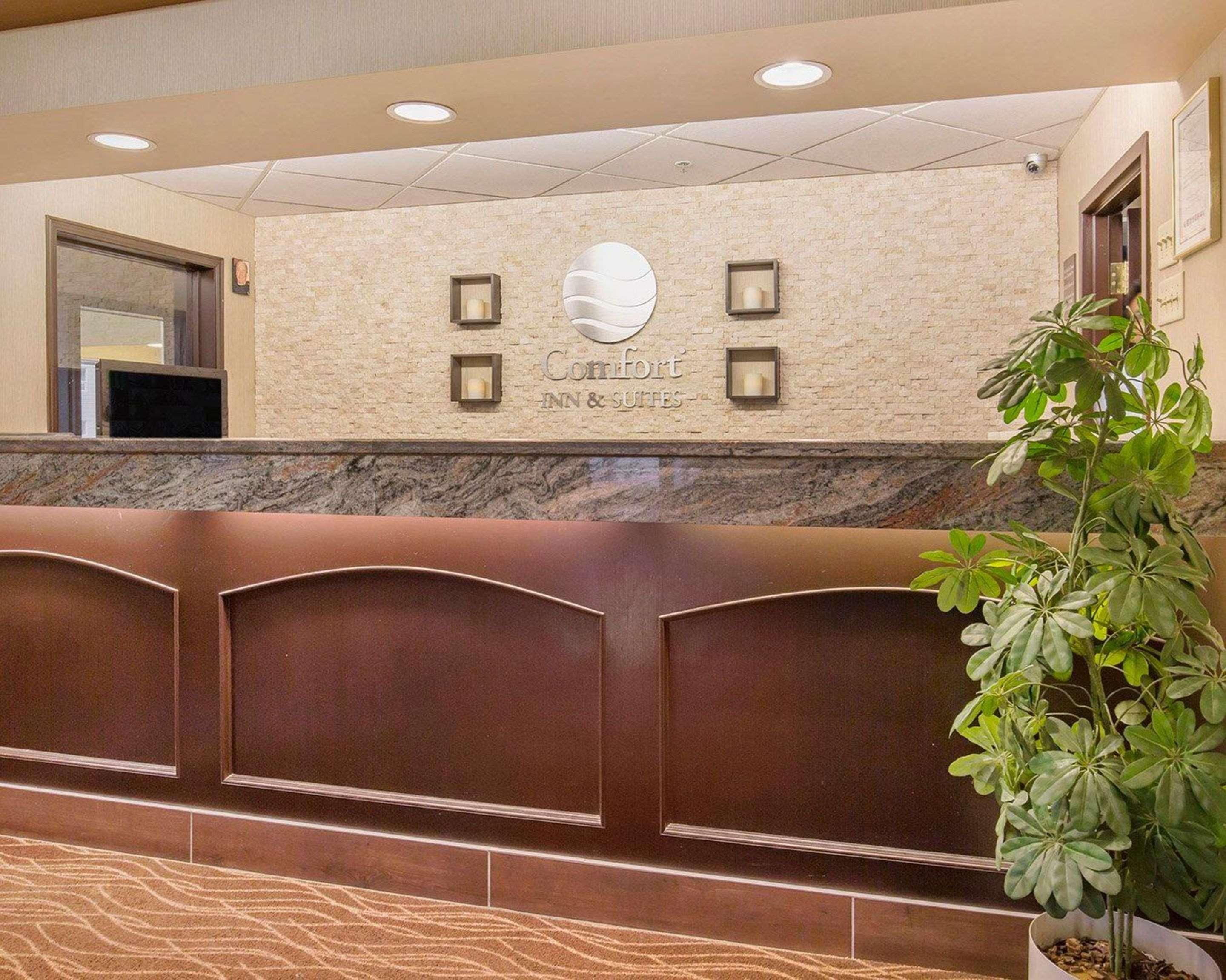 Comfort Inn & Suites University Calgary Exterior photo