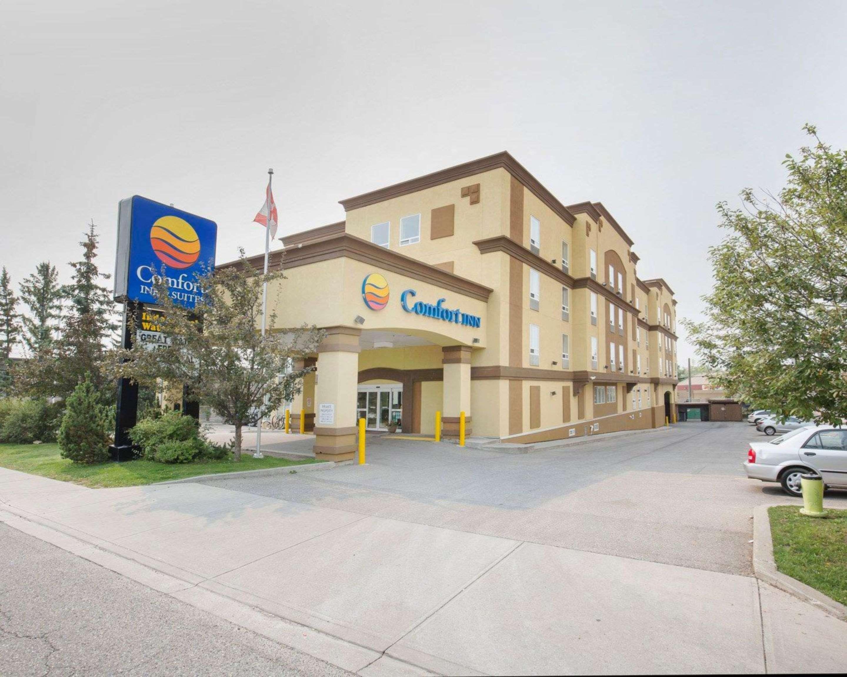 Comfort Inn & Suites University Calgary Exterior photo