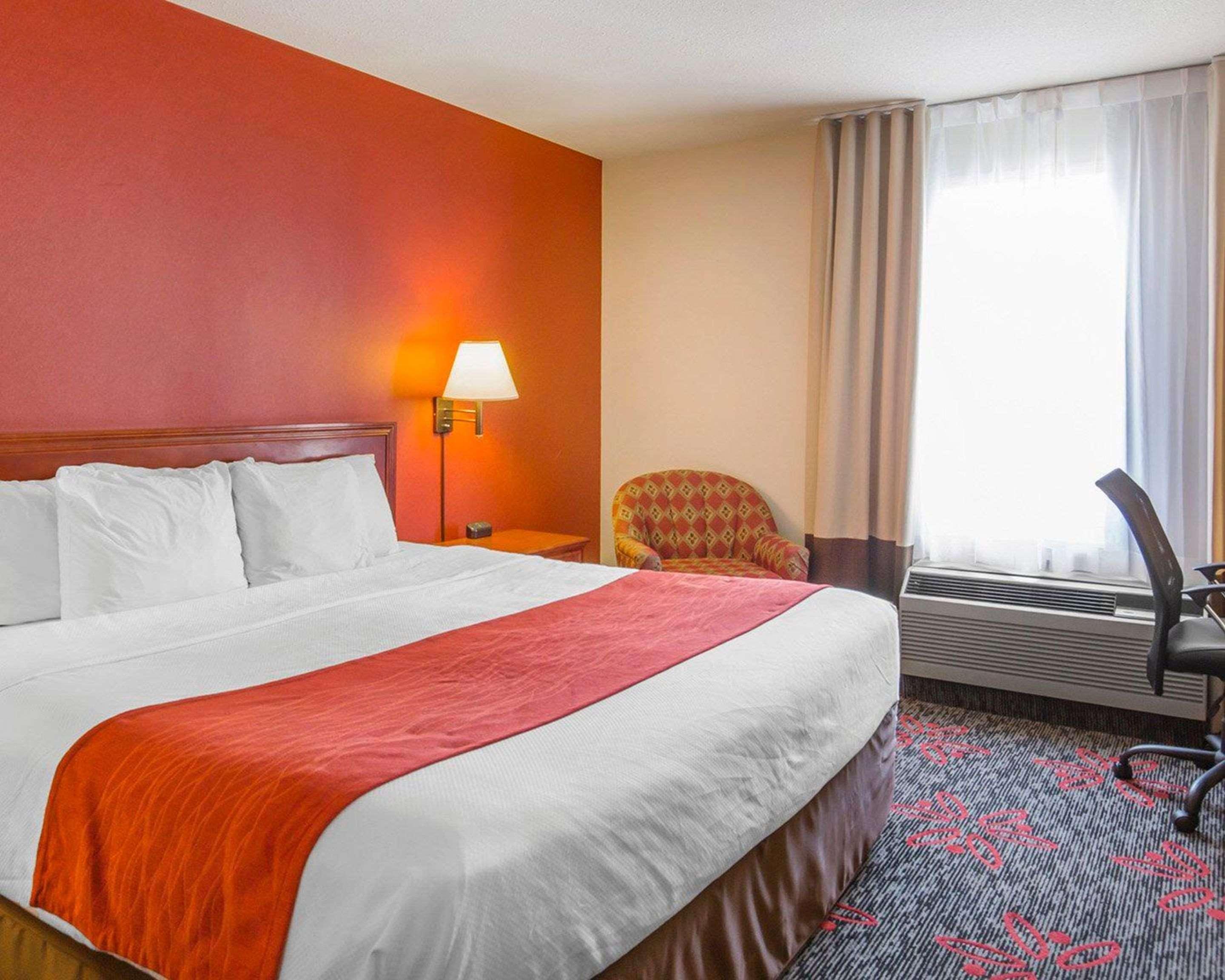 Comfort Inn & Suites University Calgary Exterior photo