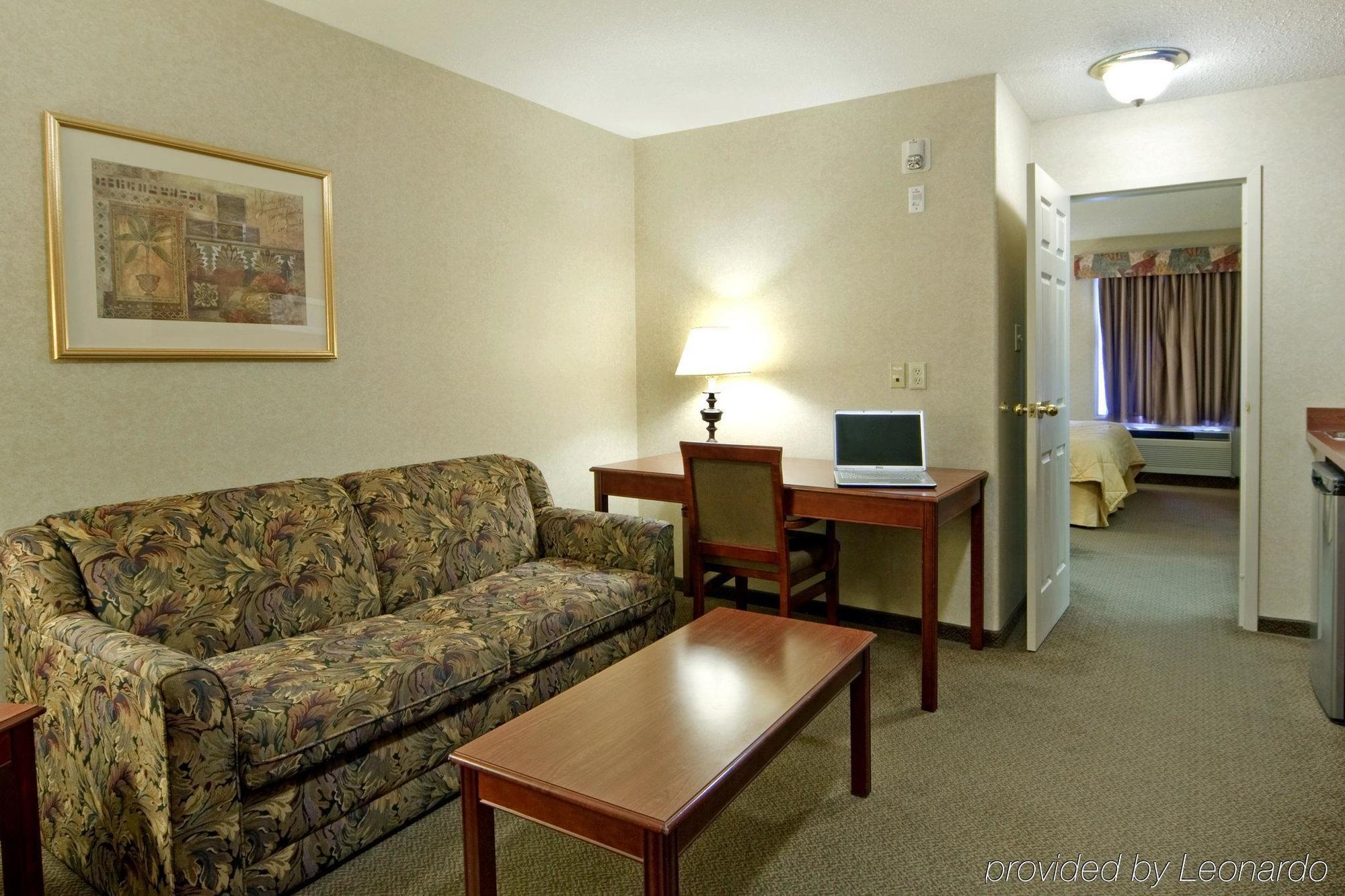 Comfort Inn & Suites University Calgary Room photo