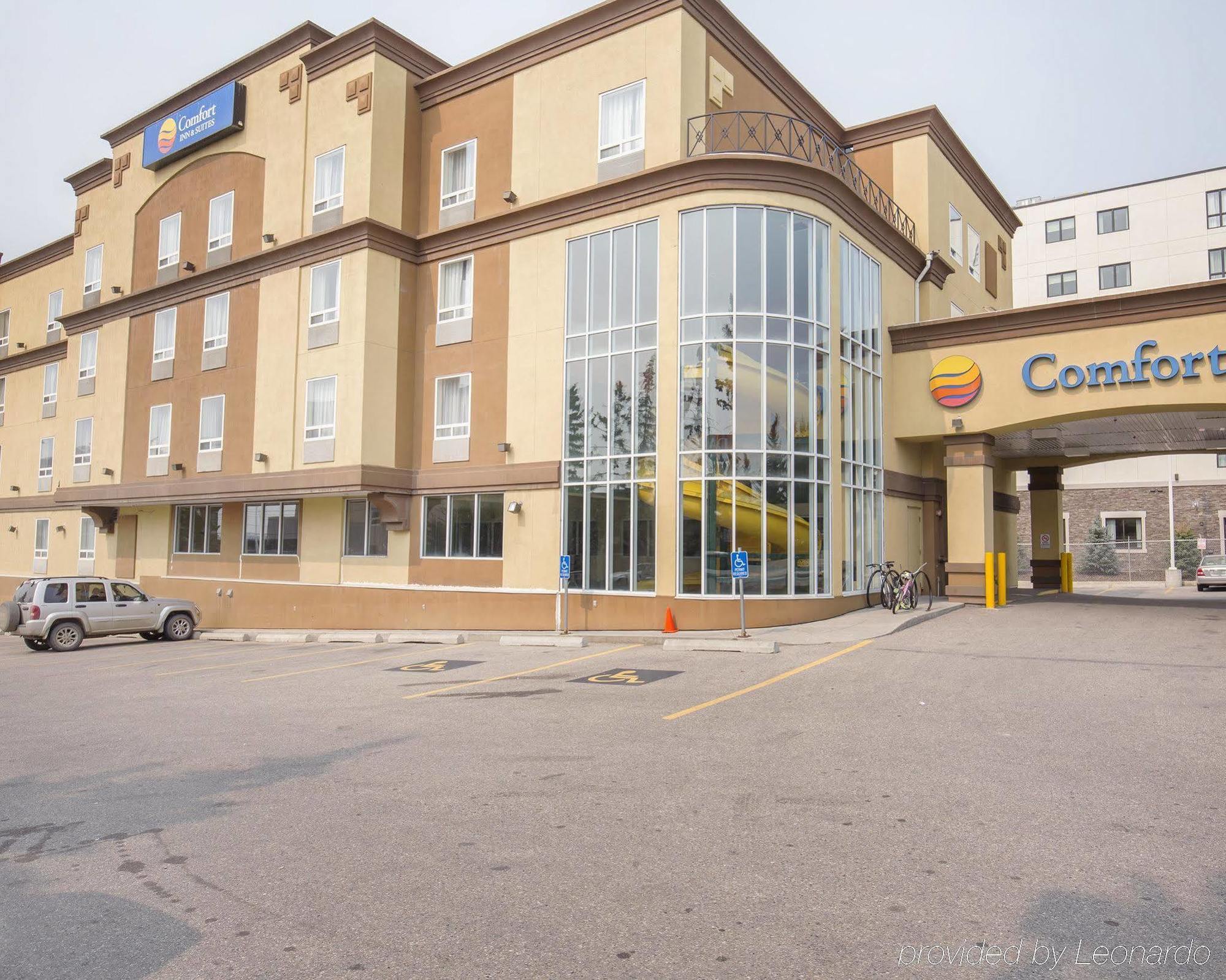 Comfort Inn & Suites University Calgary Exterior photo