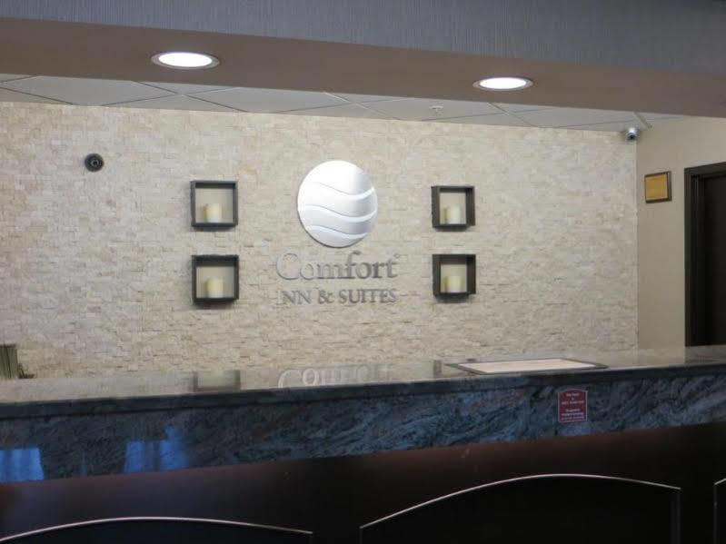 Comfort Inn & Suites University Calgary Exterior photo