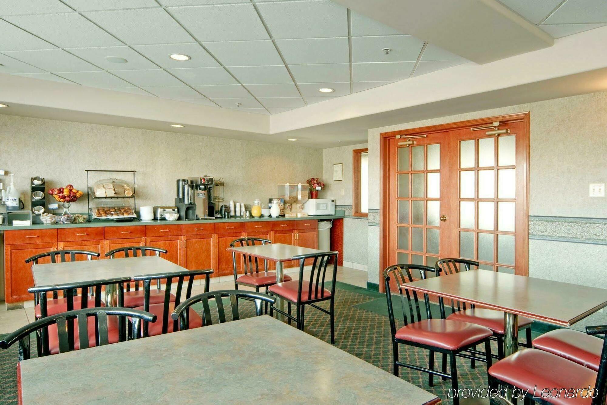 Comfort Inn & Suites University Calgary Exterior photo